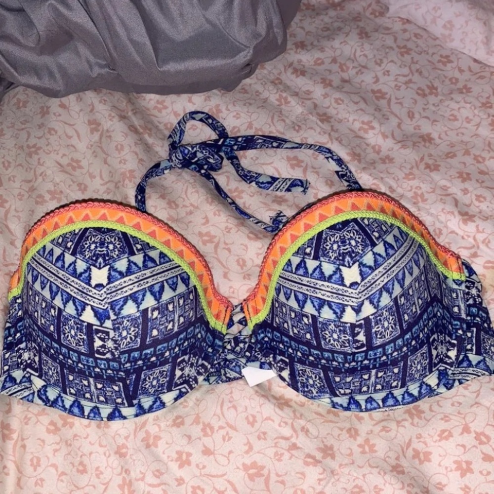 Victoria’s Secret bikini top